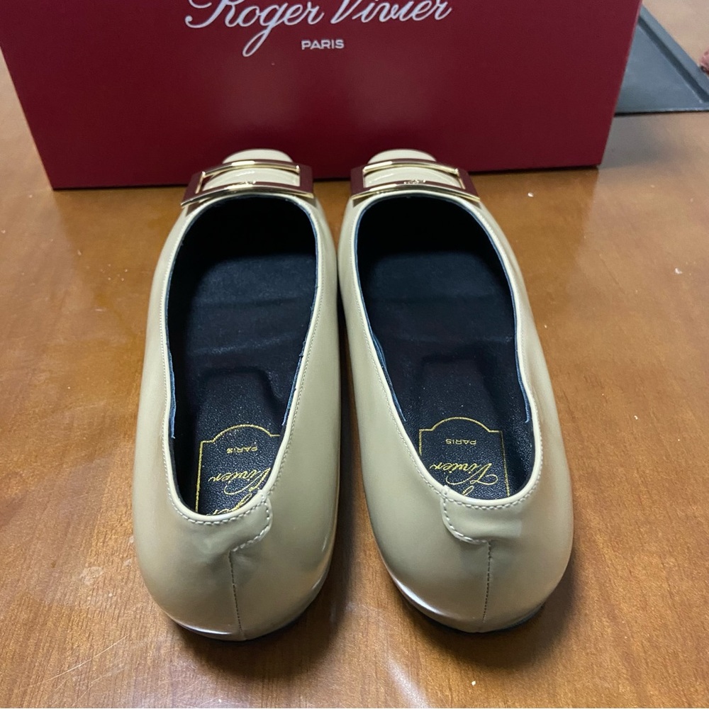 Roger Vivier Tan Patent Leather Loafers - Picture 4 of 6
